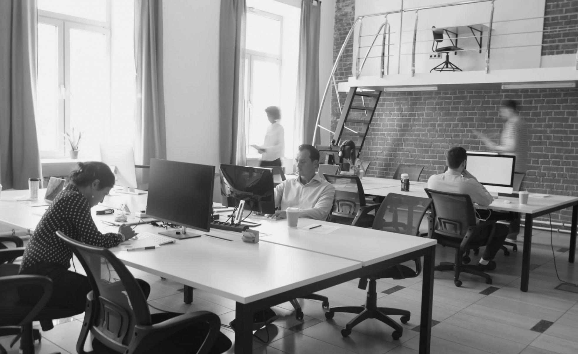 Espace de travail collaboratif illustrant les échanges entre partenaires pédagogiques